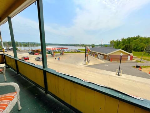 Historic Victorian Apartment Apartment in McGregor