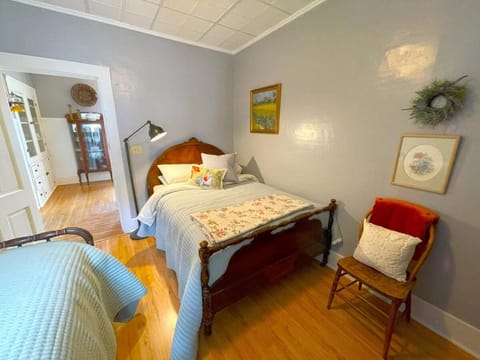 Historic Victorian Apartment Apartment in McGregor