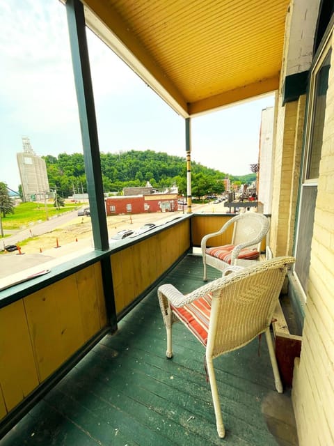 Historic Victorian Apartment Apartment in McGregor