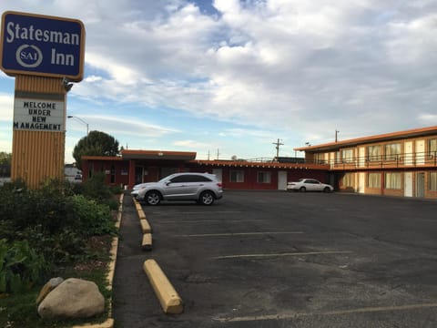 Statesman Inn Motel in Terre Haute