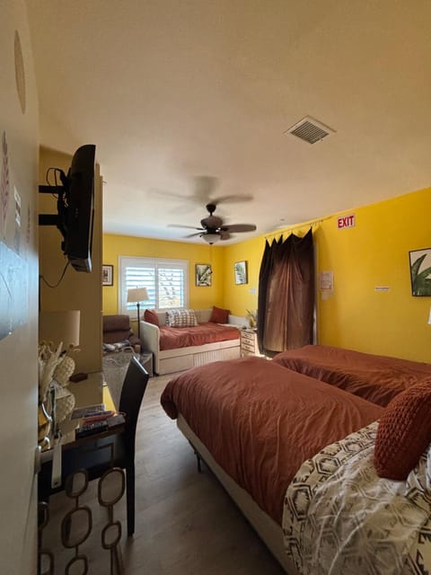 Bed, Photo of the whole room, Bedroom, air conditioner