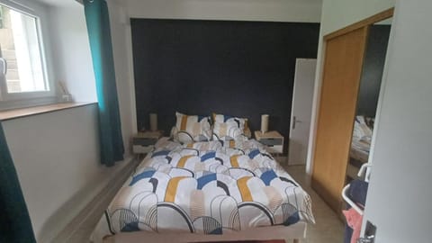 Bed, Photo of the whole room, Bedroom, wardrobe