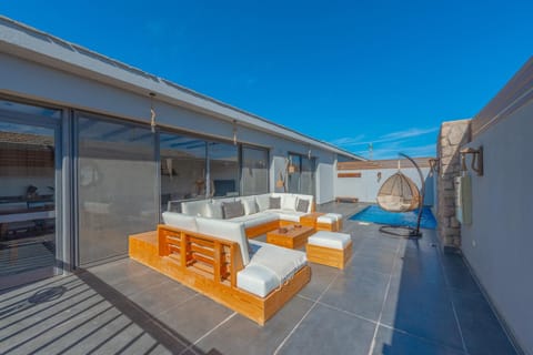 Balcony/Terrace, Swimming pool