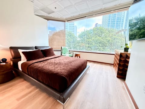 Bed, TV and multimedia, Bedroom