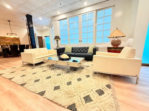 Living room, Seating area, Dining area, Family