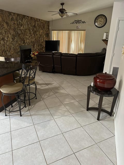 Riverfront- Home House in Hollywood