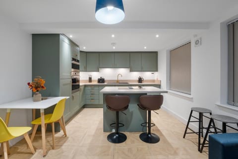 Kitchen or kitchenette, Dining area, stove