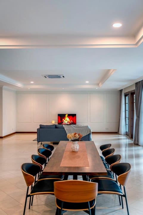 Living room, Dining area