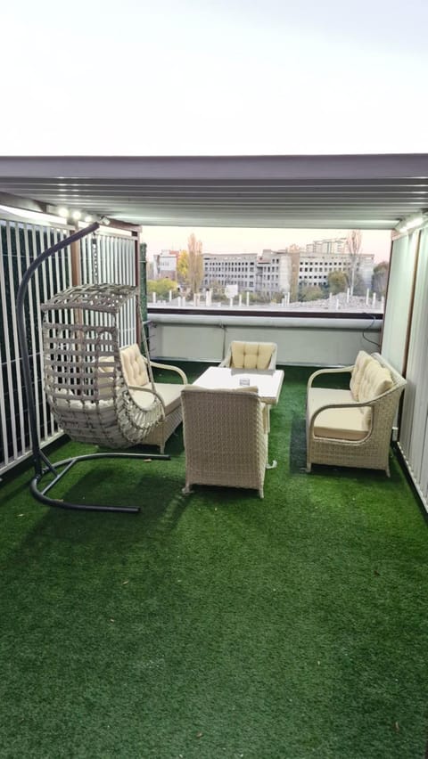 Patio, Day, Balcony/Terrace