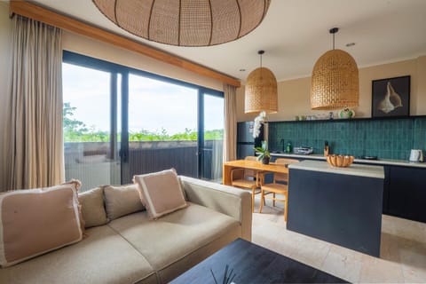 Kitchen or kitchenette, Living room, Seating area, Dining area