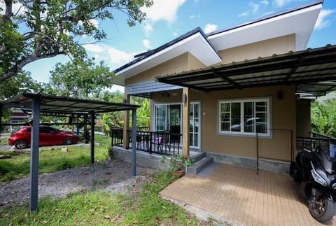 Property building, Facade/entrance, Garden