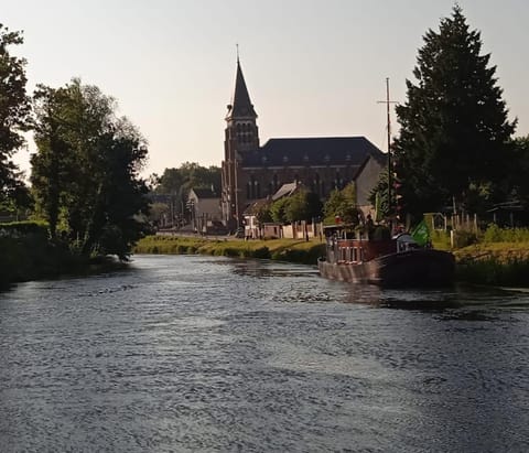Nearby landmark, Natural landscape, Activities, Fishing, Canoeing, Hiking, Cycling, Landmark view, River view, Quiet street view
