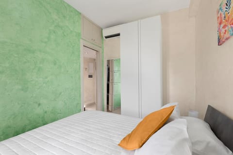 Bed, Photo of the whole room, Bedroom, wardrobe, air conditioner