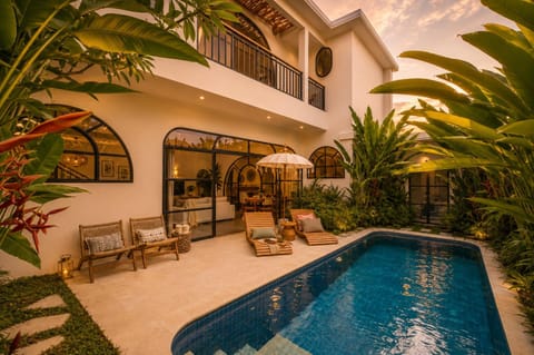 Property building, Patio, Day, Garden, Garden view, Pool view, Swimming pool, sunbed