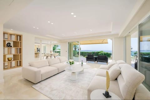 Large house with pool and sea view in Vallauris House in Antibes