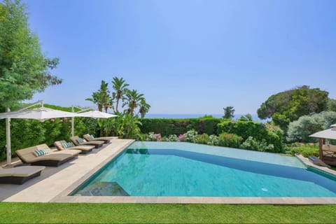 Large house with pool and sea view in Vallauris House in Antibes
