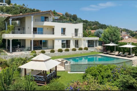 Large house with pool and sea view in Vallauris House in Antibes