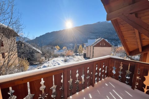 Charming and bright cottage in Briançon Chalet in Briançon