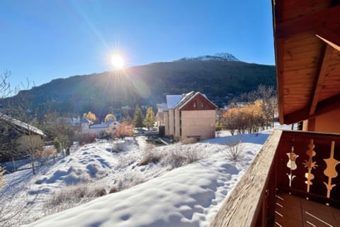 Charming and bright cottage in Briançon Chalet in Briançon