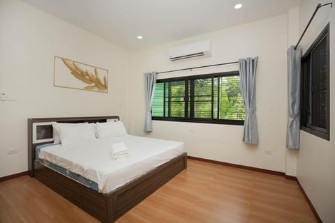 TV and multimedia, Photo of the whole room, air conditioner