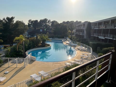 Day, Pool view, Swimming pool, sunbed