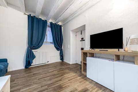 Communal lounge/ TV room, TV and multimedia, heating, air conditioner
