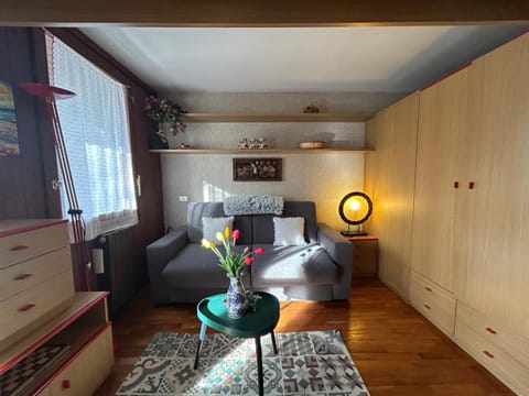 Living room, Photo of the whole room, Seating area