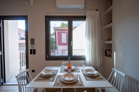 Living room, Dining area, air conditioner