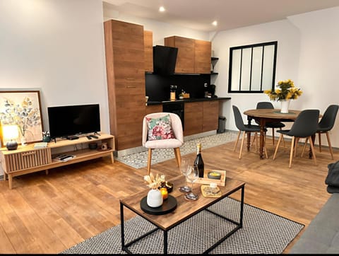 Communal lounge/ TV room, TV and multimedia, Kitchen or kitchenette, Living room, Dining area