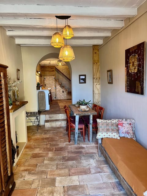 Seating area, Dining area