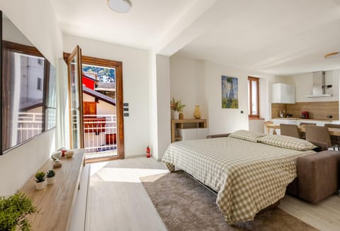 La Rondinella 2 bedr apt 10 min from Bernina Exp Apartment in Province of Brescia