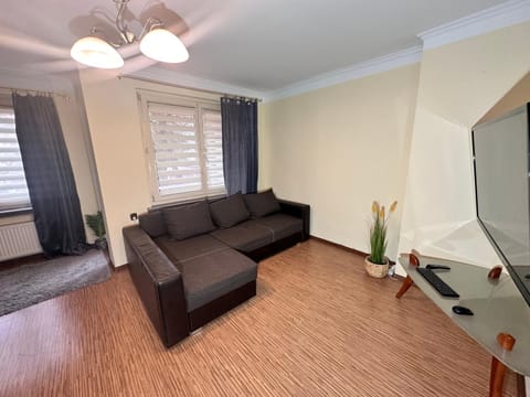 Communal lounge/ TV room, TV and multimedia, Living room, Seating area