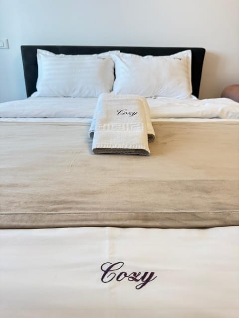 Bed, Photo of the whole room, Bedroom, Text overlay, towels
