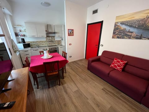 Kitchen or kitchenette, Living room, Seating area, Dining area, heating, pet friendly, stove, air conditioner