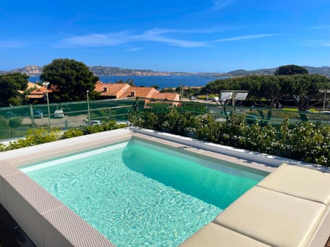 Hot Tub, Swimming pool