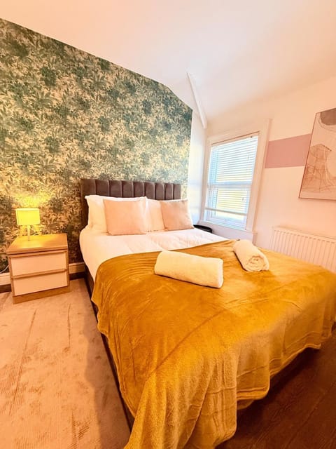 Lorne House-Near Centre-Free Parking-Sleeps 8 House in Bath