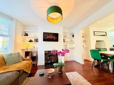 Lorne House-Near Centre-Free Parking-Sleeps 8 House in Bath