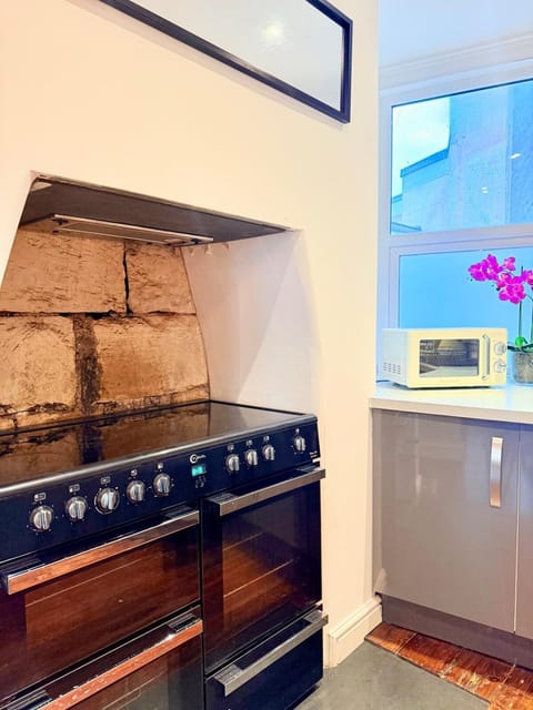 Lorne House-Near Centre-Free Parking-Sleeps 8 House in Bath