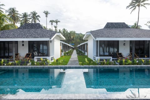 View (from property/room), Balcony/Terrace, Pool view