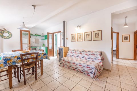 Kitchen or kitchenette, Photo of the whole room, Seating area