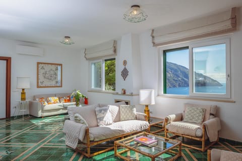 Seating area, air conditioner