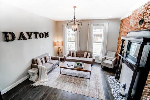 Spacious 4BR Home Near UD Oregon and DT Dayton House in Dayton