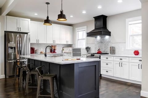 Spacious 4BR Home Near UD Oregon and DT Dayton House in Dayton