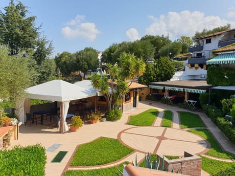 Restaurant/places to eat, Facade/entrance, Spring, Activities, Winter, Summer, BBQ facilities, Children play ground, Garden, Balcony/Terrace, Banquet/Function facilities, Beach, Diving, Pets, City view, Garden view, Sea view, young children, older children, Family, Facility for disabled guests
