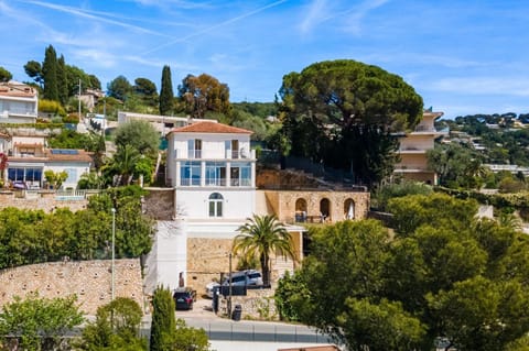 Large villa, 6 ensuite bedrooms, infinite heated pool and panoramic view Villa in Mougins