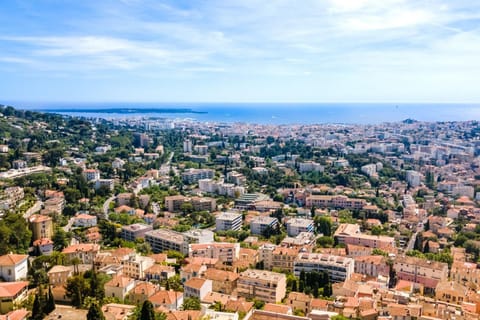 Large villa, 6 ensuite bedrooms, infinite heated pool and panoramic view Villa in Mougins