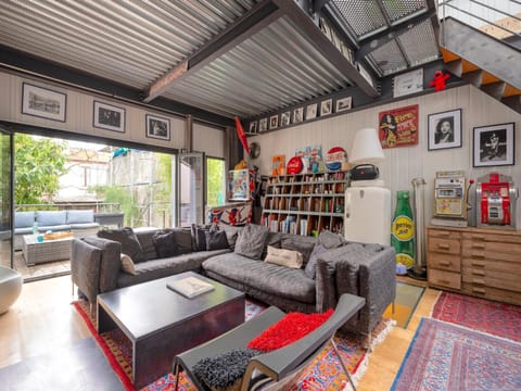 Living room, Seating area