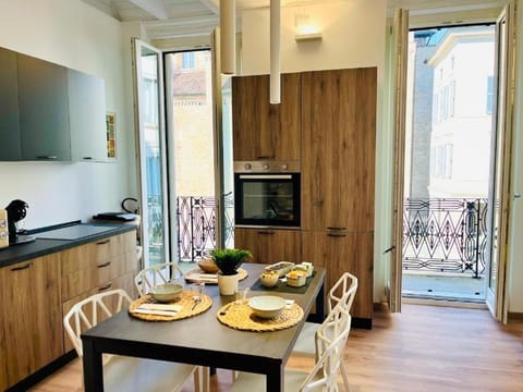 Kitchen or kitchenette, Dining area, pet friendly, stove