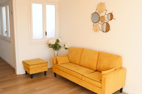 Living room, Seating area, Area and facilities