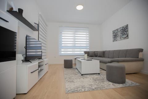 Communal lounge/ TV room, TV and multimedia, Living room, Seating area